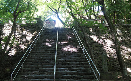 四国遍路第８２番札所根香寺の階段