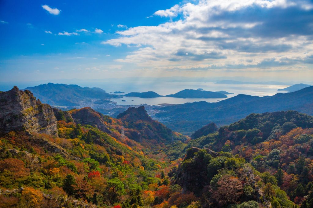小豆島寒霞渓山頂から見る紅葉の景色　