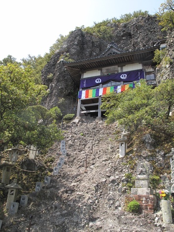 小豆島霊場第72番奥の院笠ケ瀧に登る　くさり